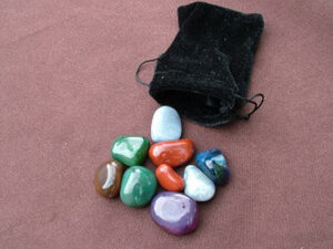 100g bag of mixed Agate Tumble Stones in a velvet pouch
