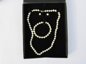 White Pearl Boxed Jewellery Set
