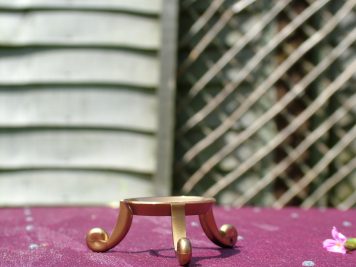 Gold Plastic Egg / Sphere Stand