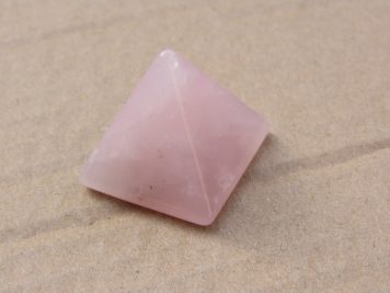 Rose Quartz Pyramid 25 x 25 mm