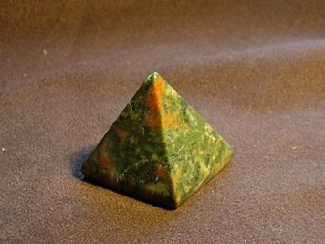 Unakite Pyramid 30 x 30 mm