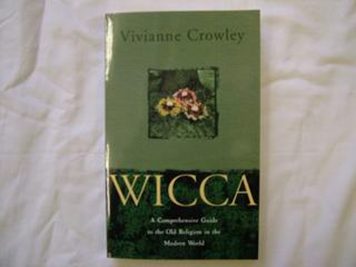 Wicca - A Comprehansive Guide to the Old Religion in the Modern World by Vivianne Crowley