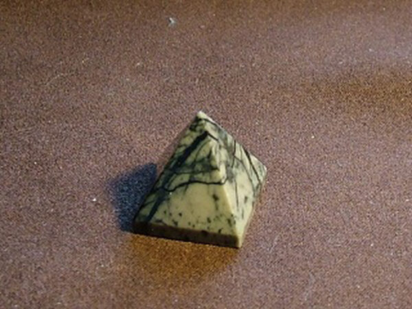 Picasso Jasper Pyramid 20 x20 mm - Image 3