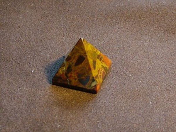 Poppy Jasper Pyramid 20 x 20 mm - Image 4