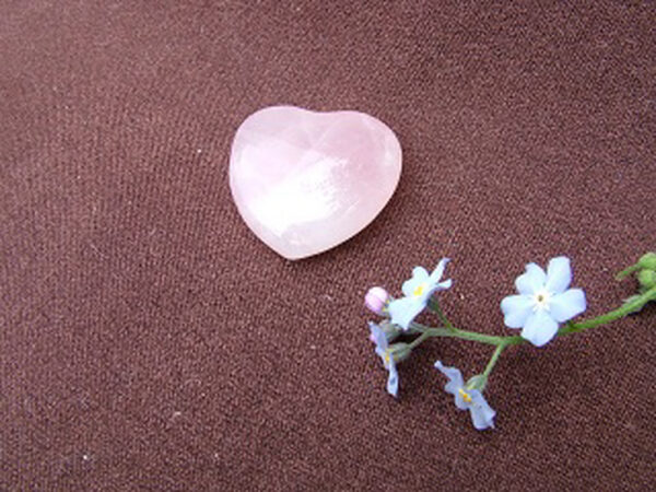 Rose Quartz Small Heart - Image 7