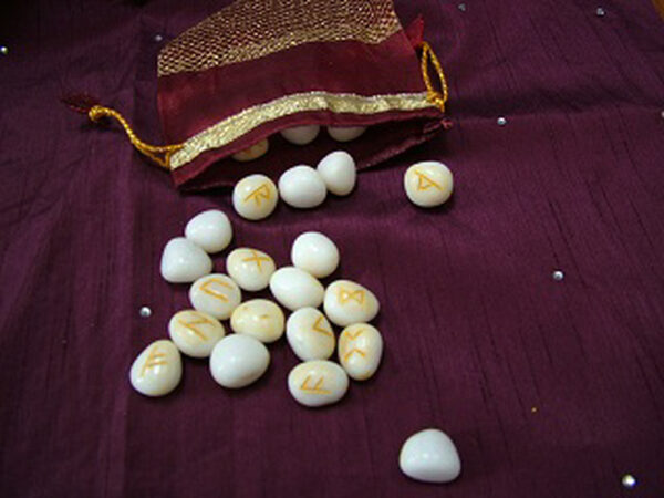White Jasper Rune Set including Pouch and guide to using Runes - Image 3
