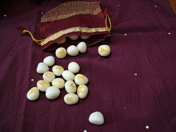 White Jasper Rune Set including Pouch and guide to using Runes - Image 4